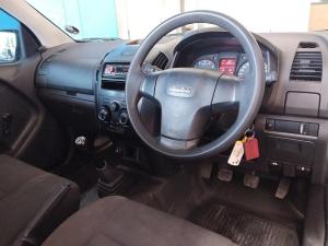 Isuzu D-Max Gen 6 250c single cab - Image 6