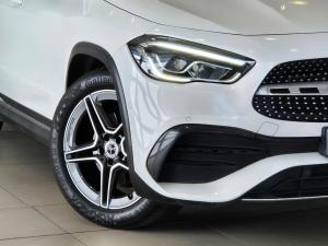 Mercedes-Benz GLA GLA200 Progressive - Image 2