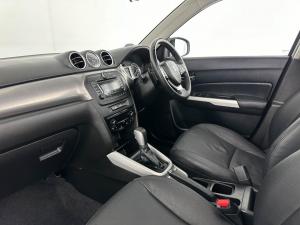 Suzuki Vitara 1.6 GLX automatic - Image 8