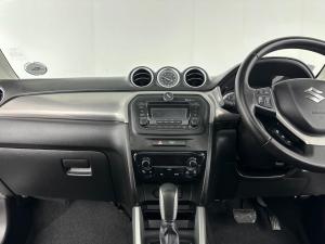 Suzuki Vitara 1.6 GLX automatic - Image 9