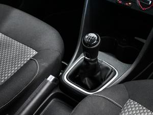 Volkswagen Polo Vivo hatch 1.6 Highline - Image 10