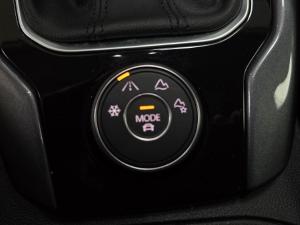 Volkswagen T-Roc 2.0TSI 4Motion Design - Image 18