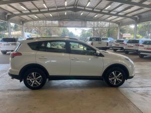Toyota RAV4 2.0 GX auto - Image 3