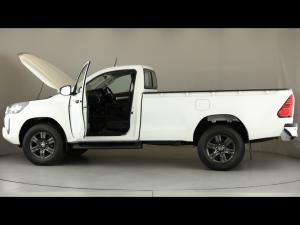 Toyota Hilux 2.4GD-6 single cab 4x4 Raider manual - Image 11