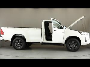 Toyota Hilux 2.4GD-6 single cab 4x4 Raider manual - Image 15