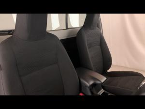 Toyota Hilux 2.4GD-6 single cab 4x4 Raider manual - Image 20
