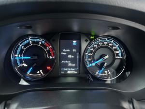 Toyota Hilux 2.8GD-6 48V double cab 4x4 Legend - Image 11