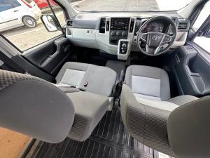 Toyota Quantum 2.8 LWB panel van - Image 6