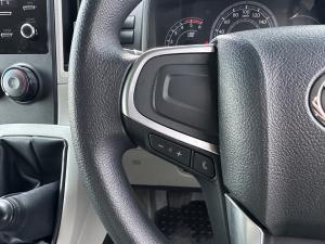 Toyota Quantum 2.8 LWB panel van - Image 10