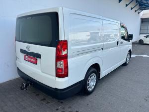 Toyota Quantum 2.8 LWB panel van - Image 2