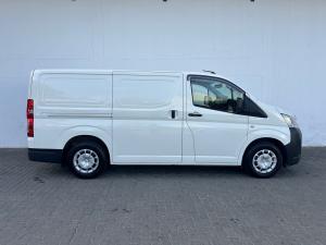 Toyota Quantum 2.8 LWB panel van - Image 3