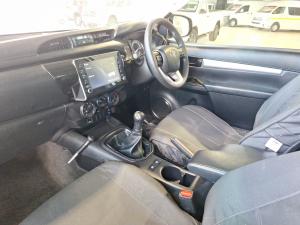 Toyota Hilux 2.4GD-6 single cab Raider manual - Image 9