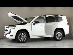 Toyota Land Cruiser 300 3.3D ZX - Image 12