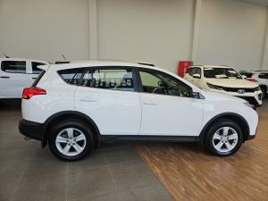 Toyota RAV4 2.0 GX auto - Image 3