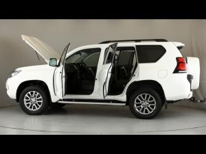 Toyota Land Cruiser Prado 4.0 VX-L - Image 11