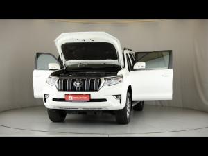 Toyota Land Cruiser Prado 4.0 VX-L - Image 13