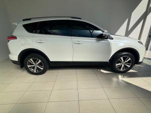 Toyota RAV4 2.0 GX auto - Image 3