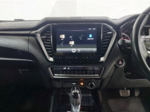 Isuzu D-Max 3.0TD double cab V-Cross 4x4 - Image 10