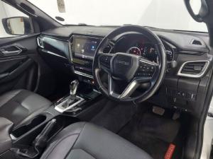 Isuzu D-Max 3.0TD double cab V-Cross 4x4 - Image 5