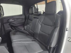 Isuzu D-Max 3.0TD double cab V-Cross 4x4 - Image 7
