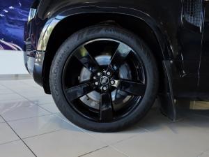 Land Rover Defender 110 D300 X-Dynamic HSE - Image 12