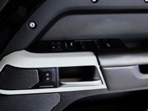 Land Rover Defender 110 D300 X-Dynamic HSE - Image 24