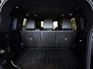Land Rover Defender 110 D300 X-Dynamic HSE - Image 8
