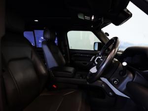 Land Rover Defender 110 D300 X-Dynamic HSE - Image 9