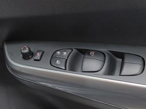 Nissan Navara 2.5DDTi double cab Stealth 4x4 - Image 17
