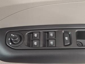 Renault Triber 1.0 Life - Image 17