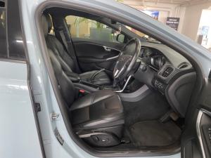 Volvo V40 T4 Momentum auto - Image 18