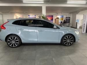Volvo V40 T4 Momentum auto - Image 2