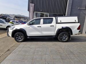 Toyota Hilux 2.4GD-6 double cab 4x4 Raider manual - Image 3