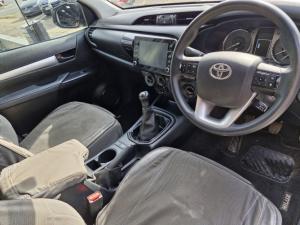 Toyota Hilux 2.4GD-6 double cab 4x4 Raider manual - Image 7