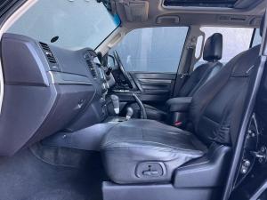 Mitsubishi Pajero 5-door 3.2DI-D GLS - Image 12