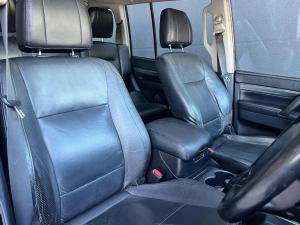 Mitsubishi Pajero 5-door 3.2DI-D GLS - Image 16