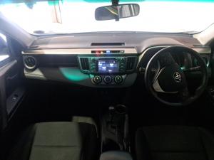 Toyota RAV4 2.0 GX auto - Image 6