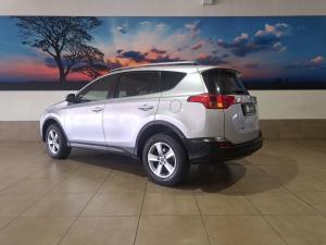 Toyota RAV4 2.0 GX auto - Image 9