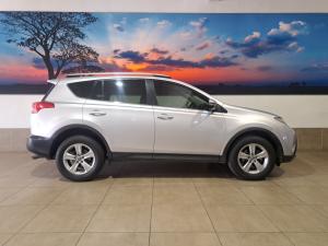 Toyota RAV4 2.0 GX auto - Image 3