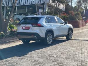 Toyota RAV4 2.0 VX - Image 17