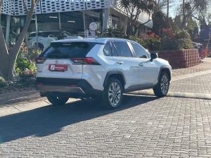 Toyota RAV4 2.0 VX - Image 2
