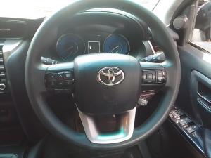 Toyota Fortuner 2.4GD-6 manual - Image 8
