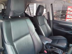 Toyota Fortuner 2.4GD-6 manual - Image 10