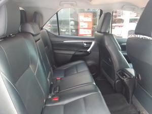 Toyota Fortuner 2.4GD-6 manual - Image 11