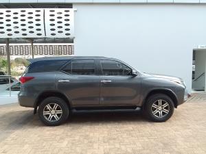 Toyota Fortuner 2.4GD-6 manual - Image 3