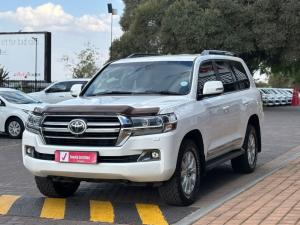 Toyota Land Cruiser 200 4.5D-4D V8 VX-R - Image 14