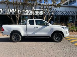 Toyota Hilux 2.4GD-6 Xtra cab Raider manual - Image 3