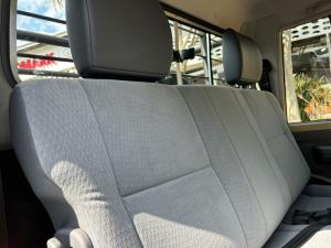 Toyota Land Cruiser 79 2.8GD-6 double cab - Image 10