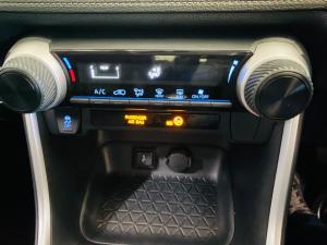 Toyota RAV4 2.0 GX - Image 12