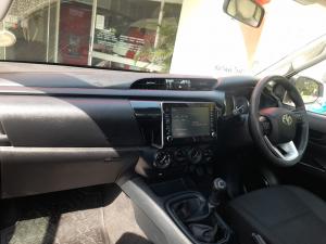 Toyota Hilux 2.4GD-6 single cab 4x4 Raider manual - Image 6